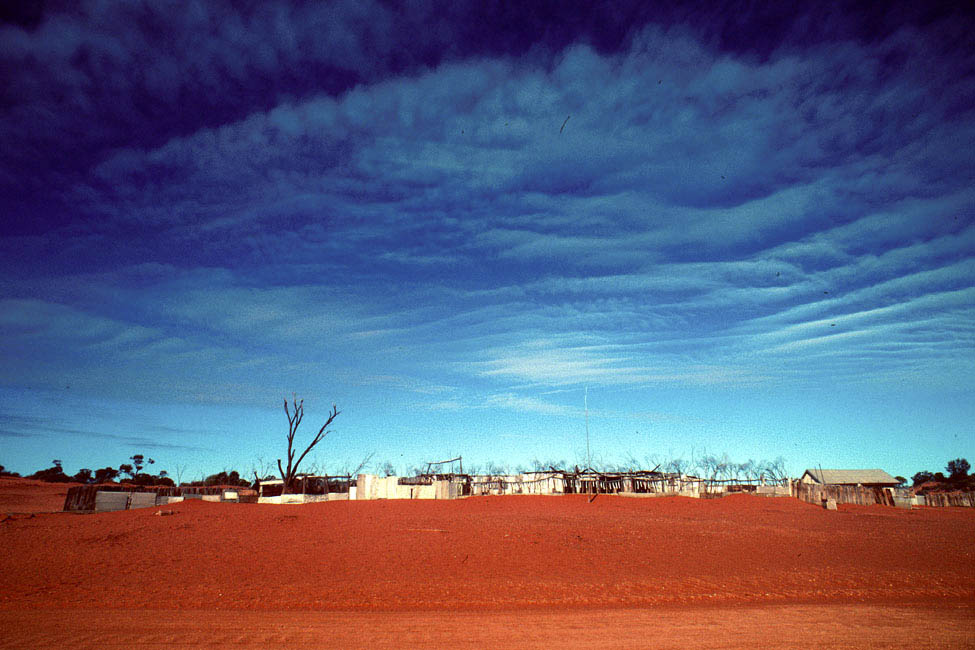 landscape_south_australia_nullarbor_edge_odd_house_n000227